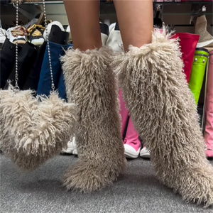Vente chaude Fausse Fourrure De Mongolie Coeur Sac À Main Y2K Bottes De Fourrure De Mongolie Femme De Luxe Fourrure <span class=keywords><strong>Fourre</strong></span>-Tout En Gros Moelleux Bouclés <span class=keywords><strong>Botte</strong></span> De Neige - Product Image 3