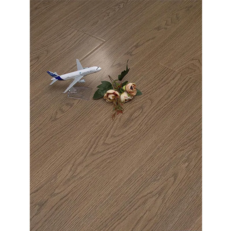 Pavimento in laminato di legno ingegnerizzato Parquet lucido da 9.5mm in fibra di legno ad alta densità media per appartamento