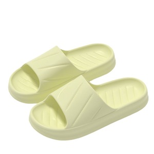 Nouvelles tongs en EVA pour femmes, style été, couleur unie, motif ours mignon, pour la maison et les sorties décontractées - Product Image 1