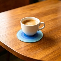 Sous-verres circulaires pour tables, bureaux et salles de thé. Tasses à café et gobelets à eau avec isolation thermique pour les dessus de table.