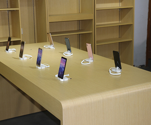 Mesas de madera de chapa natural, tamaño personalizado, apertura de nueva tienda, diseño interior, fabricación de <span class=keywords><strong>materiales</strong></span> de tienda de teléfono - Product Image 3