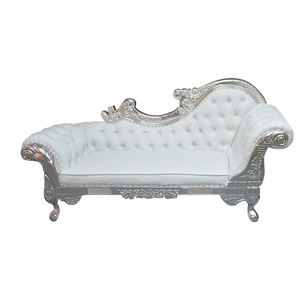 Sofá de Madera Maciza Tallada en Dorado, Estilo Vintage, para Bodas - Product Image 1
