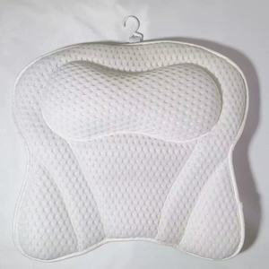 Vente en gros de nouveau <span class=keywords><strong>coussin</strong></span> d'oreiller de bain en forme de queue de poisson accessoires de <span class=keywords><strong>baignoire</strong></span> ergonomie oreiller de <span class=keywords><strong>baignoire</strong></span> spa en maille d'air 4D avec crochet - Product Image 1