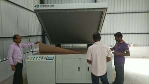 Laminador de módulo PV semiautomático de calefacción de aceite radiante 1500*2600mm planta de fabricación de paneles solares pantalla táctil PLC alemana - Product Image 5