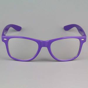 Venta al por mayor de moda de colores de alta calidad de plástico de luz Vintage gafas de sol Retro de moda de diseño de los hombres y las mujeres - Product Image 1