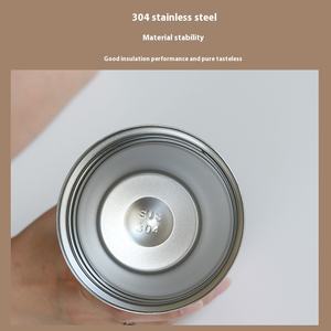 Tasse à eau de voiture moderne en acier inoxydable 304 Thermos à café intelligent de trois générations Manchon en silicone antidérapant Hot Cross-Border - Product Image 4