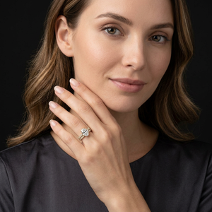 Bague de fiançailles et de mariage sophistiquée en diamant ovale de 1,29 carat, certifiée IGI, avec pavé scintillant, luxueuse et intemporelle, en or 18 carats - Product Image 1