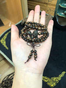 Bracelet de perles d'oud du Vietnam à prix abordable, fabriqué à partir de bois d'agar, perles de prière de haute qualité en bois d'agar naturel - Product Image 5
