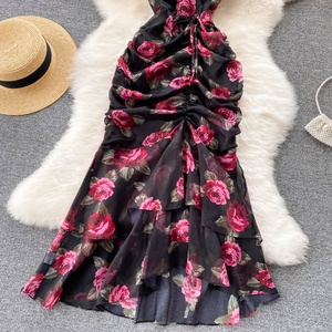 Vestido Preto de Chiffon com Estampa e Renda, Manga Curta, Estilo Fishtail - Product Image 3