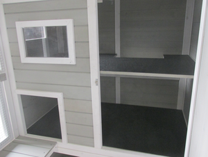 Casa de gato grande de madera para exteriores, con gran carrera para jugar, área de condominio para dormir - Product Image 5