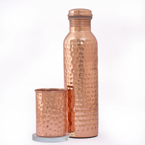 Bouteille d'eau en cuivre pur naturel à 100% pour la thérapie de désintoxication et l'amélioration de la santé ayurvédique - Product Image 1