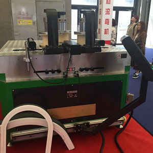 Machine de pliage de <span class=keywords><strong>profil</strong></span>és PVC CNC 4 servos 15T pour fenêtres et portes en aluminium - Product Image 5