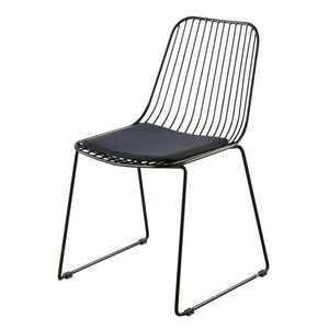 ชุดเฟอร์นิเจอร์รับประทานอาหารในสวนเหล็กแข็งแรงทนทาน เคลือบสีดำแบบพ่นฝุ่น โต๊ะและเก้าอี้พับได้สำหรับใช้งานกลางแจ้ง เหมาะสำหรับอพาร์ทเมนต์ คอมเพล็กซ์ ทางเข้าบ้าน และระเบียง - Product Image 4