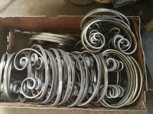 Ornements décoratifs <span class=keywords><strong>en</strong></span> <span class=keywords><strong>fer</strong></span> de style C de haute qualité, <span class=keywords><strong>prix</strong></span> d'usine, avec finition antirouille et finition naturelle pour clôtures et portails - Product Image 2