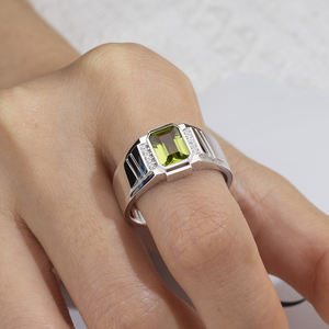 Bague Messi Jewelry MSR-1693 en or 14 carats avec serti clos et pierre précieuse verte taille émeraude - Product Image 5