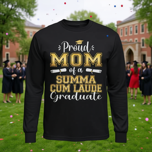 Camiseta de manga larga para graduada con la inscripción Proud Mom Summa Cum Laude - Product Image 3