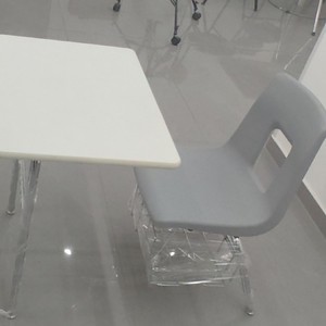 Ensemble bureau et chaise pour étudiants, 93x60x70 Cm, dessus en plastique gris, cadre en métal, mobilier scolaire durable, Design minimaliste - Product Image 1