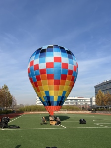 Manège gonflable promotionnel au design créatif, nouvelle machine de jeu, montgolfière colorée, <span class=keywords><strong>prix</strong></span> de vente - Product Image 2