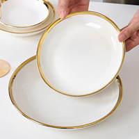 Assiette creuse en porcelaine céramique Raylon de luxe à bord doré – Vaisselle durable et écologique pour la restauration, personnalisable avec logo pour événements
