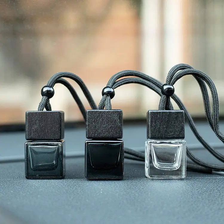 Bouteille noire carrée de 8ml 10ml pour pendentif de parfum de voiture désodorisant bouteille en verre de parfum vide bouteille de diffuseur de voiture suspendue