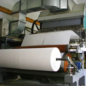 Recyclage des déchets de papier 1575 automatique 5t/d petite ligne de Production de papier toilette Machine de fabrication de papier hygiénique