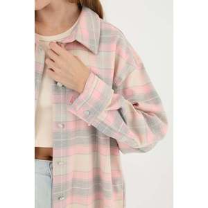 เสื้อเชิ้ตผ้าสักหลาดลายสก๊อตสีชมพู ผู้หญิง ติดกระดุม สไตล์วินเทจลำลอง ใส่ได้ทุกวัน - Product Image 1