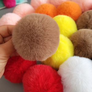 Faux lapin boule <span class=keywords><strong>de</strong></span> fourrure joli pompon moelleux avec boucle soignée pour sac porte-clés jouet <span class=keywords><strong>chaussure</strong></span> accessoire à créer soi-même 7cm 2.75 en pompons à fourrure doux - Product Image 4