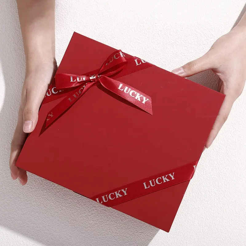 Caja de regalo simple de alta gama, caja de embalaje de cosméticos y pintalabios con bolsas