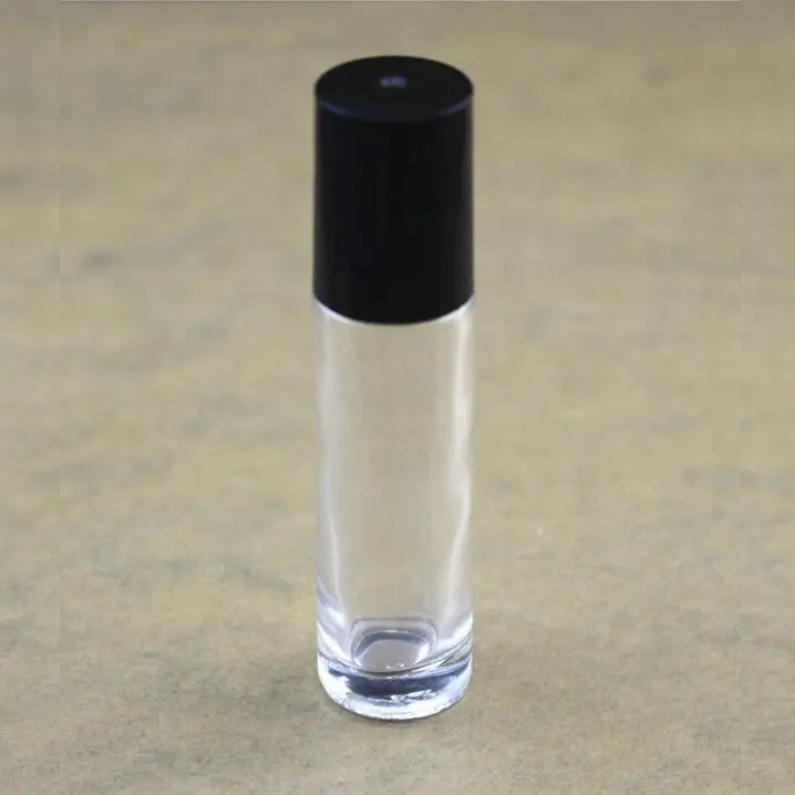 透明ガラス10 mlロールオンボトル、黒いプラスチックキャップと金属ローラーボール付き