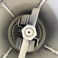 La plus petite machine à granulés de biomasse de 7,5 kW et la machine à granulés d'aliments utilisées pour les expériences avec boîte de vitesses