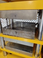 Vulcanisateur de laboratoire ZS-406 pour le moulage par compression du caoutchouc, la préparation de feuilles, les tests de composés et le développement de matériaux