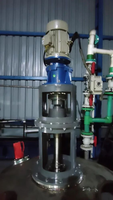 Agitateur mobile avec pompe à moteur et roulement pour le mélange de fluides à haute viscosité et le traitement chimique, conception de réservoir compact