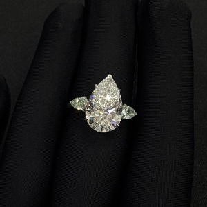 Elegante Anillo de Diamantes Cultivados en Laboratorio en Oro Blanco de 14k para Hombre y Mujer, Diseño de Joyería Fina Atemporal - Product Image 5