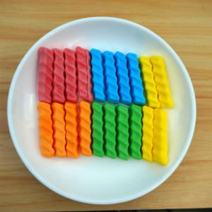 Bonbons gélifiés en forme de frites de pommes de terre, vente en gros, saveur sucrée et acidulée, multicolores, texture lisse et crémeuse - Product Image 3