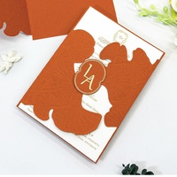 Impression personnalisée de cartes d'invitation découpées sur mesure pour les besoins de cartes de vœux et de menus pour les organisateurs de fêtes de mariage