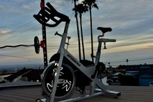 Bicicleta estática magnética profesional Body Strong para gimnasio con pantalla, ideal para uso en interiores y fitness. - Product Image 4