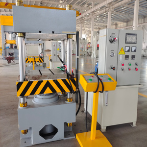 200-Tonnen-Vulkanisierpresse mit Heizplatte für Automobil-Bremsbeläge und andere Formanwendungen - Product Image 1