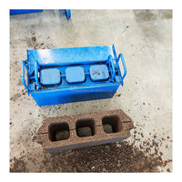 Petite machine manuelle mobile de fabrication de briques de pavage emboîtables, machine à mini-blocs creux en ciment et béton pour la maison et la ferme