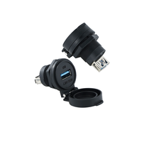 Conector USB 3.0 Hembra Impermeable para Montaje en Panel Frontal con Tapa para Equipos de Exterior