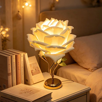LED Rose Flower Minimalistische middentafellamp Gouden steel Romantisch nachtlampje voor slaapkamer Nachtkastje Valentijnscadeau Home Decor