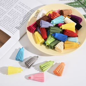 Pompons en velours coréen multicolores pour bijoux DIY, décoration de sacs personnalisés, breloque en suède doux avec capuchon métallique doré - Product Image 4