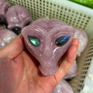 Tengkorak Alien Kristal Kuarsa Mawar Alami 8cm, Ukiran Tangan, untuk Dekorasi Rumah - Product Image 1