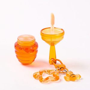 Brillo labial Miss Vanessa Honey proporciona una hidratación profunda, un brillo natural, ligero y no grasoso. - Product Image 5