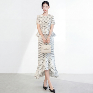Conjunto de 2 Piezas Plisado Miyake para Mujer, Estilo Coreano, Elegante y Casual, Minimalista, Plisado a Mano con Estampado de Lunares y Volantes, Primavera-Verano - Product Image 3