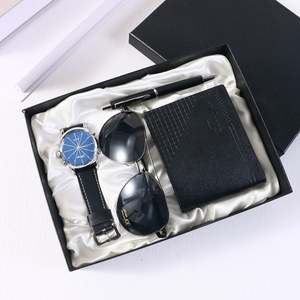 Set de Regalo Empresarial de Lujo: Cartera de Cuero con Apliques Bordados Personalizados, Cinturón, Reloj y Gafas de Sol para Hombre - Product Image 5