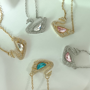 Collier Cygne en Cuivre Vintage au Design Unique pour la Saint-Valentin, avec Strass en Cristal, Chaîne Ras du Cou pour Femme, Idéal Cadeau - Product Image 5