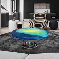 Table basse en résine à dégradé de couleurs fluide de luxe / Table centrale artistique avec base en piédestal chromé pour la décoration de la maison