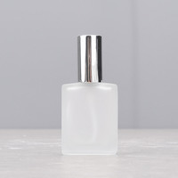 Bouteilles de décantation de parfum en verre de pulvérisation de luxe de 15M Distributeur de parfum portable de type presse pour contenants d'échantillons de parfum