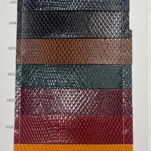 Lenzuola in pelle sintetica multicolore con motivo struzzo, conformi alle normative di esportazione EU/US - Product Image 1