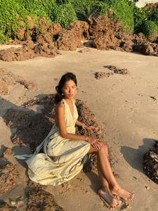 Robe longue col en V à manches longues personnalisée pour femmes Unique Ethnique Luxe Indien Rayonne Imprimer Tendance Bouton Décoration Fête Porter Gratuit - Product Image 3